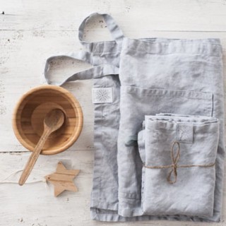 Set of linen accessories